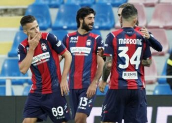 Crotone vs Parma-soi-keo-1