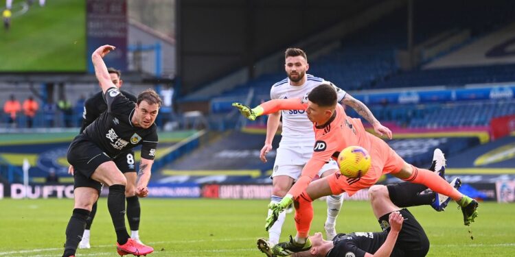 Soi kèo Leeds United vs Burnley, 19h00 ngày 27/12: Đại tiệc bàn thắng của chủ nhà