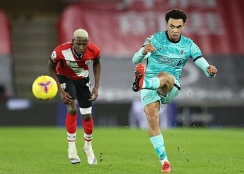 Alexander-Arnold-moi-bong-da-1