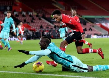 Liverpool thua-moi-bong-da-1