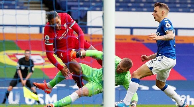 Van Dijk-tin-nha-cai-1