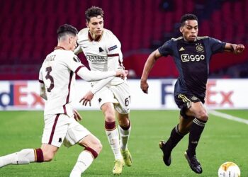 AS Roma vs Ajax-tin-bong-2