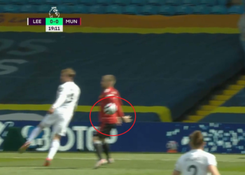 MU thoát phạt đền-tin-bong-da-3